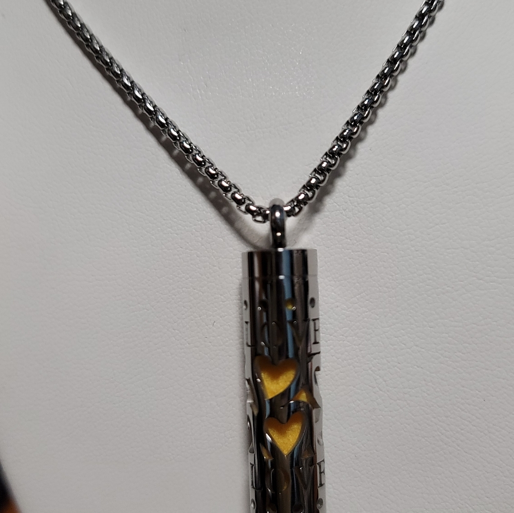 Necklaces - Picture 7 of 8